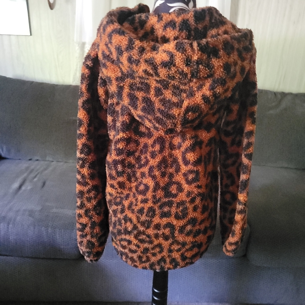 Loft Size S Animal Print Cheetah/Leopard 1/2 Zip up Fuzzy Hoodie ! - Picture 5 of 8